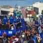 Persib bersama masyarakat melanjutkan pesta juaranya dengan melakukan pawai pada Minggu (24/5). (Foto: Dok. Persib)