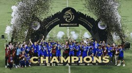 Persib berhasil mencetak sejarah sebagai klub pertama Indonesia yang mampu meraih tiga gelar juara kompetisi tertinggi nasional secara beruntun. (Foto: Dok. Persib)