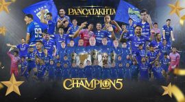 Persib Bandung menasbihkan diri sebagai klub pertama di Indonesia yang mampu menjuarai kompetisi kasta tertinggi nasional tiga kali beruntun. (Dok. Persib)