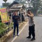 Kapolsek Warudoyong Polres Sukabumi Kota, AKP Maulana Arief, bersama sejumlah personel saat mendatangi TKP dugaan penganiayaan di wilayah Kecamatan Warudoyong, Rabu (24/6). (Foto: Istimewa)