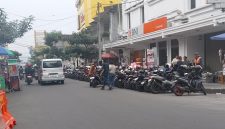 Lokasi parkir di ruas Jalan Ahmad Yani, Kecamatan Cikole, Kota Sukabumi. (Foto: Boy)