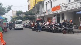 Lokasi parkir di ruas Jalan Ahmad Yani, Kecamatan Cikole, Kota Sukabumi. (Foto: Boy)