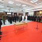 Wali Kota Sukabumi, H. Ayep Zaki, saat memimpin prosesi pelantikan puluhan pejabat yang berlangsung di Ruang Utama Balai Kota, Rabu (3/6). (Foto: Dokpim Kota Sukabumi)