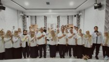 Direktur UOBK RSUD R. Syamsudin SH, Yanyan Rusyandi, menghadiri kegiatan temu pelanggan dan evaluasi mitra FKTP yang digelar di Ruang Pertemuan Kantor Dinkes Kota Sukabumi, Rabu (3/6). (Foto: Istimewa)