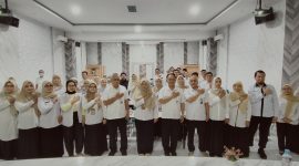 Direktur UOBK RSUD R. Syamsudin SH, Yanyan Rusyandi, menghadiri kegiatan temu pelanggan dan evaluasi mitra FKTP yang digelar di Ruang Pertemuan Kantor Dinkes Kota Sukabumi, Rabu (3/6). (Foto: Istimewa)