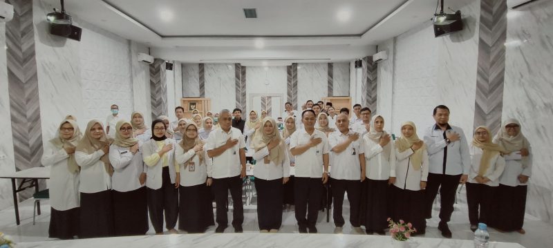 Direktur UOBK RSUD R. Syamsudin SH, Yanyan Rusyandi, menghadiri kegiatan temu pelanggan dan evaluasi mitra FKTP yang digelar di Ruang Pertemuan Kantor Dinkes Kota Sukabumi, Rabu (3/6). (Foto: Istimewa)