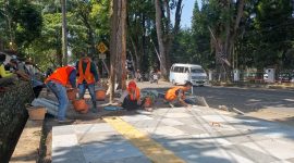 DPUTR Kota Sukabumi melalui Bidang Bina Marga mengklaim progres pengerjaan revitalisasi pedestrian Jalan Bhayangkara sudah mencapai 8,83 persen. (Foto: Nuria Ariawan)