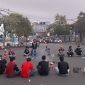 DPC GMNI Sukabumi Raya menggelar Mimbar Rakyat sebagai ruang penyampaian aspirasi dan kritik terhadap berbagai kebijakan publik, yang berlangsung di Bundaran Tugu Adipura Kota Sukabumi, Senin (15/6). (Foto: Nuria Ariawan)