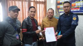 Lapas Kelas IIB Sukabumi menyerahkan barang bukti narkotika jenis sabu kepada Satnarkoba Polres Sukabumi Kota, Senin (22/6). (Foto: Humas Lapas Sukabumi)