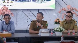 Sekretaris Bappeda Kota Sukabumi, Frendy Yuwono (tengah), saat menghadiri Rapat Finalisasi Rencana Pola Ruang dalam rangka penyusunan Revisi RTRW Kota Sukabumi. (Foto: Istimewa)