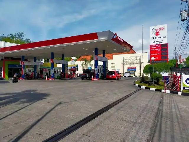Ilustrasi sejumlah pengendara memadati SPBU untuk mengisi BBM di stasiun pengisian bahan bakar. (Foto: Istimewa)