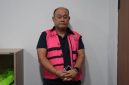 Eks Kepala BGN, Dadan Hindayana, memakai rompi pink tahanan Kejagung. (Foto: Dok. Kejagung)