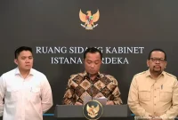 Menteri Sekretaris Negara, Prasetyo Hadi, saat memimpin konpers terkait evaluasi program MBG. ( Foto: Istimewa)