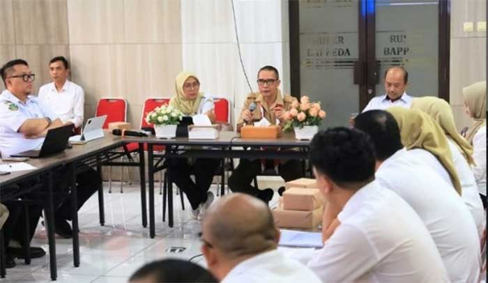 Kepala Bappeda Kota Sukabumi, Mohammad Hasan Asari, saat menggelar rapat koordinasi bersama sejumlah perangkat daerah. (Foto: Istimewa)