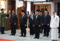 Prosesi pelantikan dan pengambilan sumpah/janji 24 pejabat yang berlangsung di Ruang Utama Balai Kota Sukabumi, Kamis (6/8). (Foto: Dokpim Kota Sukabumi)