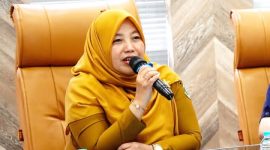 Kepala Dinkes Kota Sukabumi, Ida Halimah, saat memberikan sambutan dalam kunjungan kerja Komisi III DPRD dengan agenda rapat kerja yang digelar di Ruang Pertemuan Bawah Dinkes, Senin (3/8). (Foto: Istimewa)